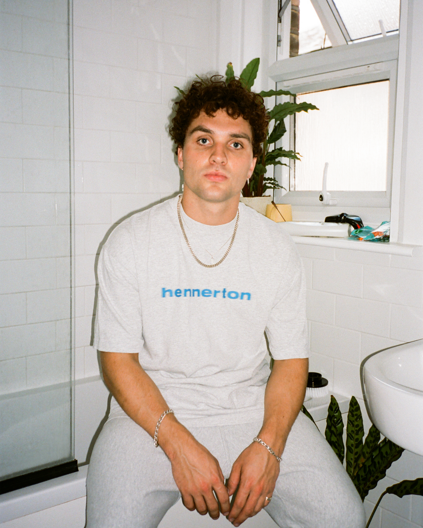 HENNERTON SIGHT FOR SORE EYES TEE: GREY