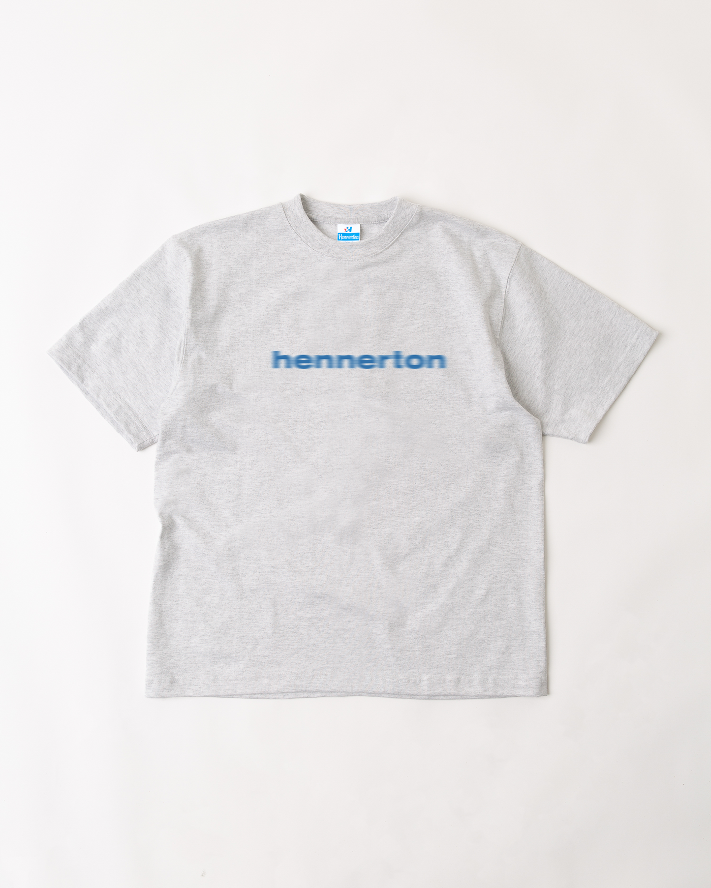 HENNERTON SIGHT FOR SORE EYES TEE: GREY