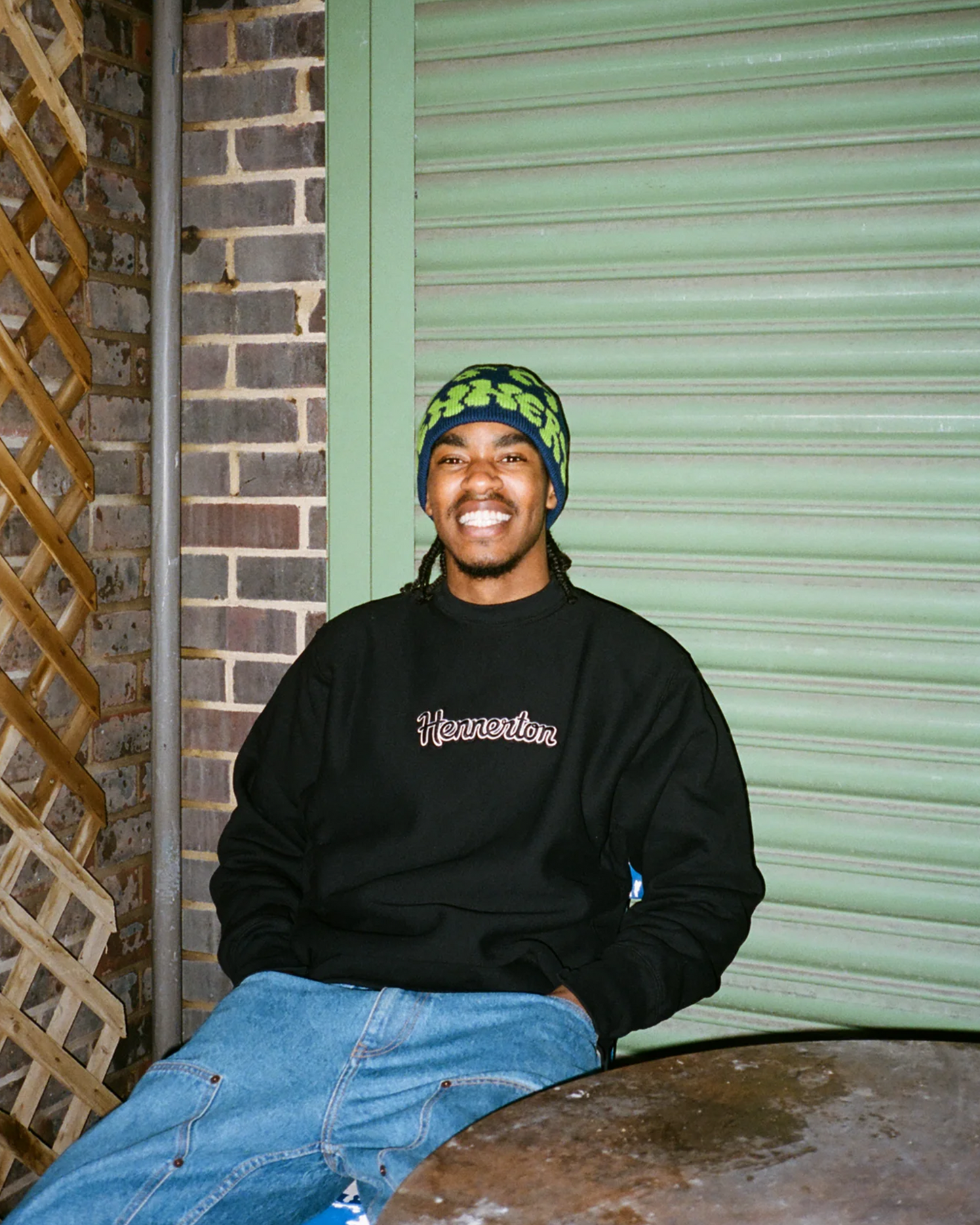 HENNERTON CAMBER CORE LOGO SWEATSHIRT: BLACK
