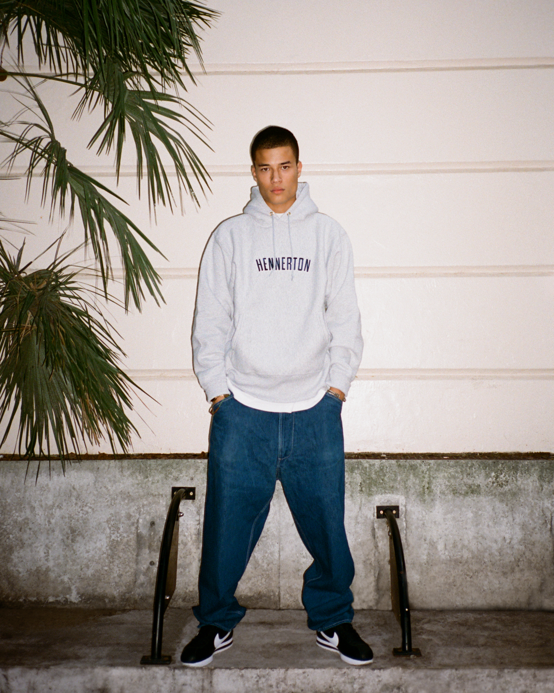 HENNERTON CAMBER ARC LOGO HOODIE: GREY