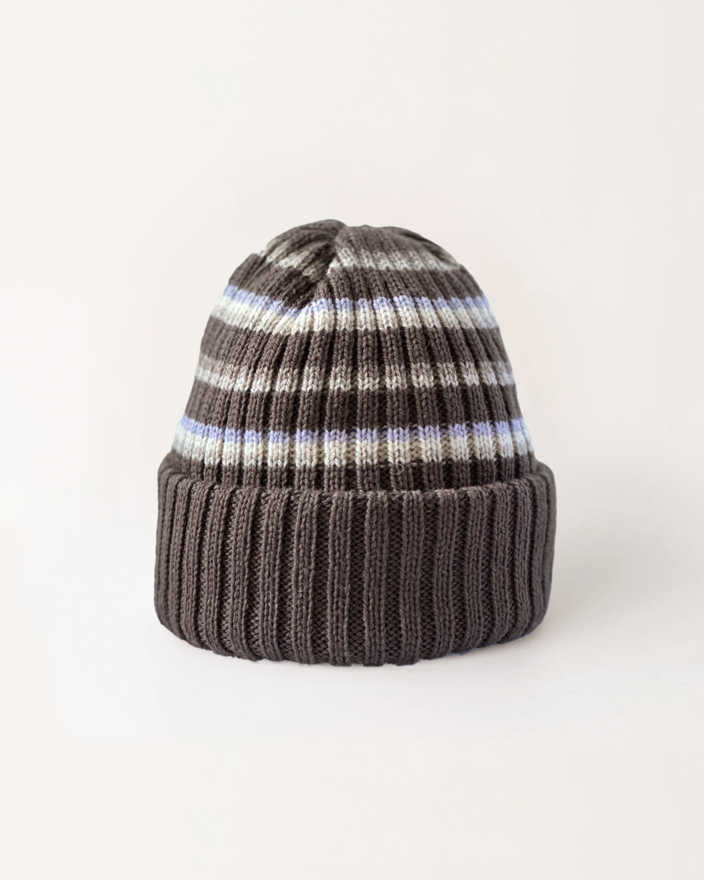 MERINO STRIPED RIBBED BEANIE: MOCHA