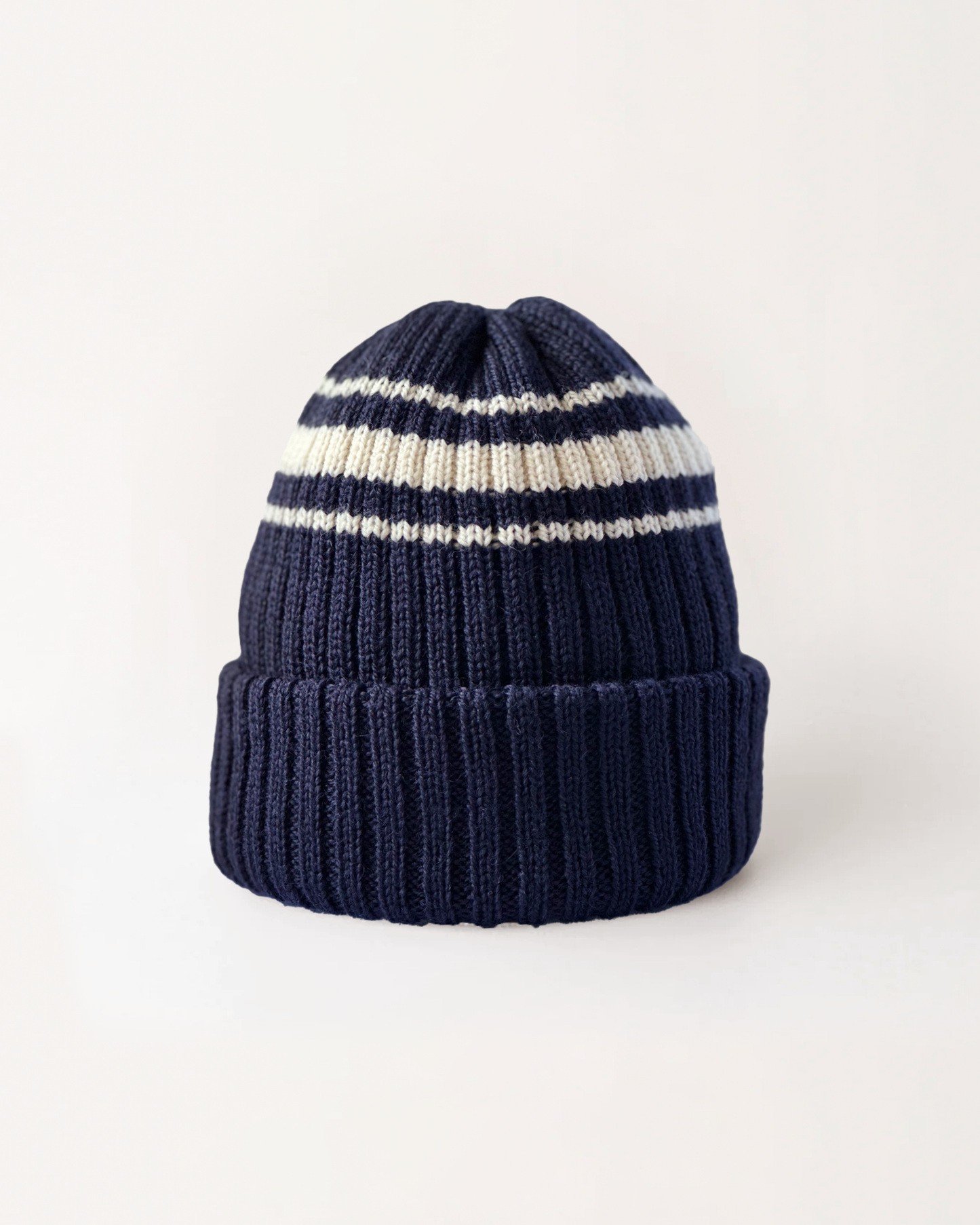 MERINO TOP STRIPE RIBBED BEANIE: NAVY